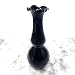 Elegant Black Amythist Glass Budvase